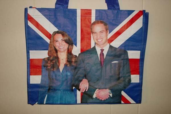 Tote bags featuring Prince William's and Kate...
